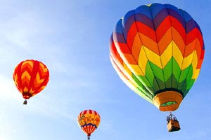 足球运动员正在展现出自己的无限魅力