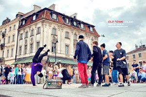 火药味十足：精彩对决引爆全场，胜负悬念